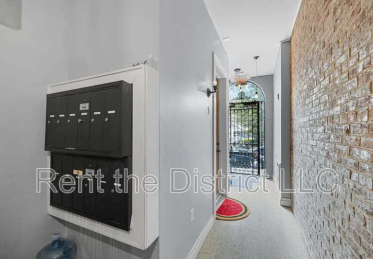 1109 M St NW #1 — Photo 17
