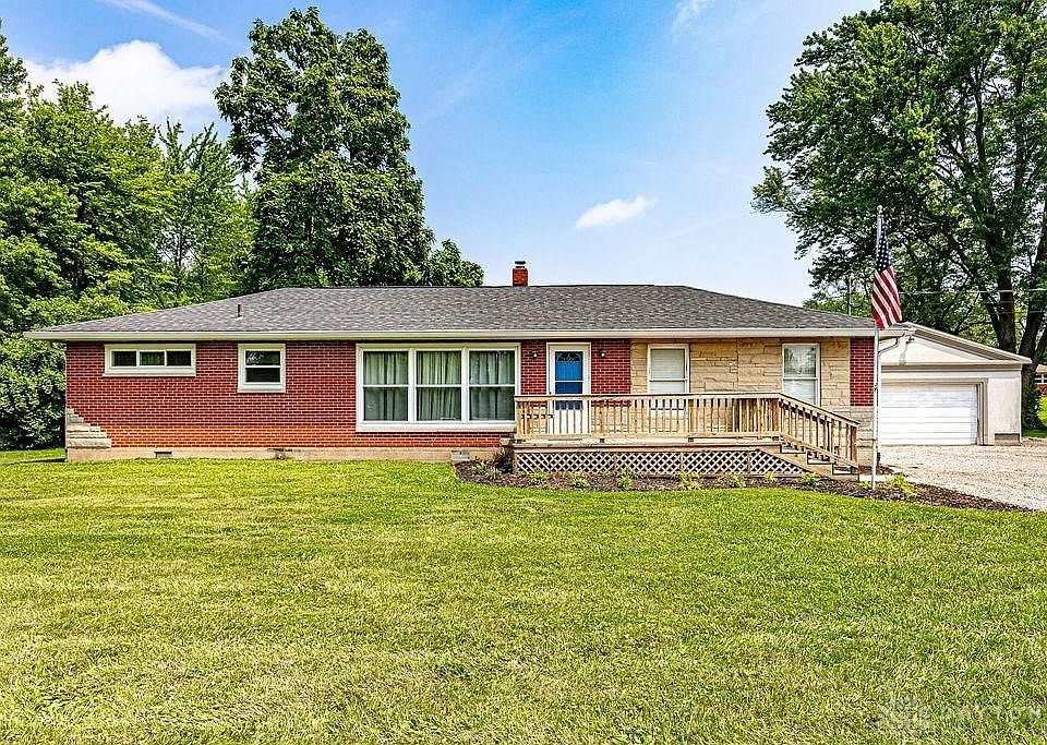 1st image of 64 Grandview Dr