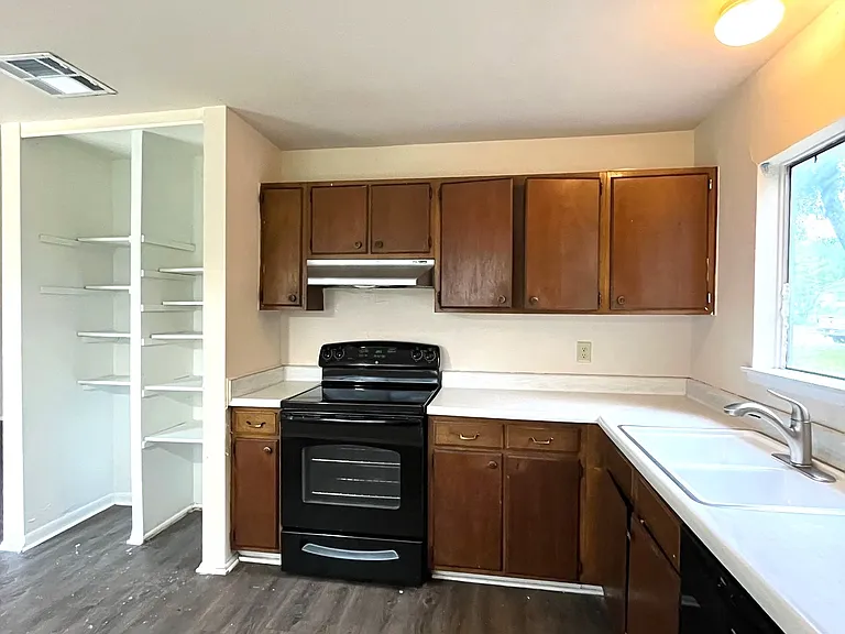 7607 Sage Oak Dr — Photo 3