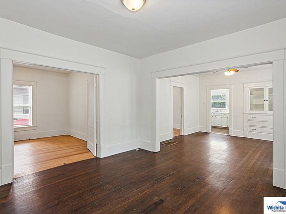 2nd image of 224 N Elizabeth St