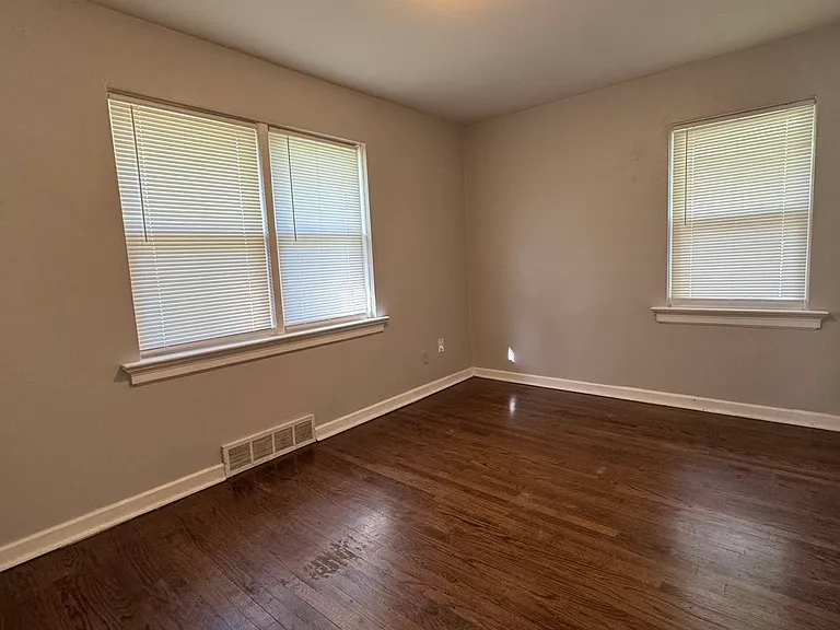 7814 Wayne Ave — Photo 12