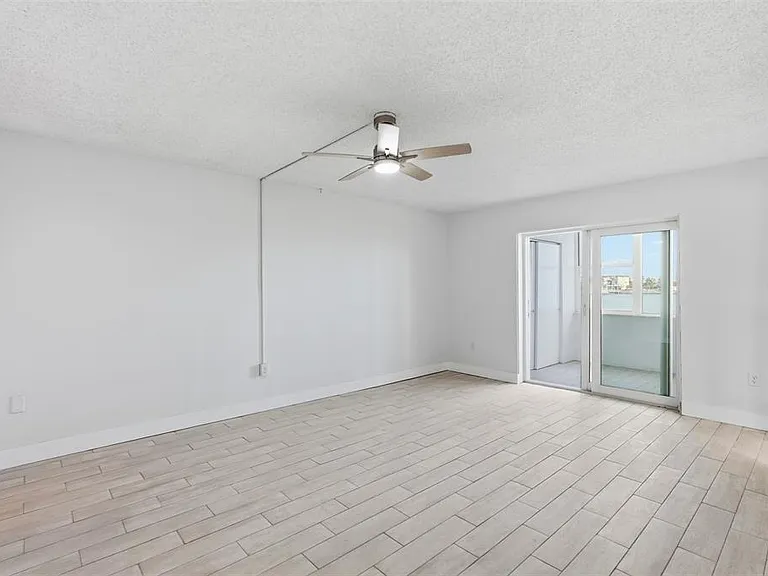 4775 Cove Cir #106 — Photo 11