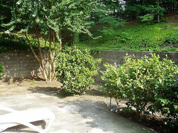 5th image of 240 Northpoint Ave Unit A