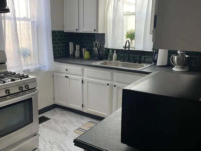 363 Groves Ct #W — Photo 5