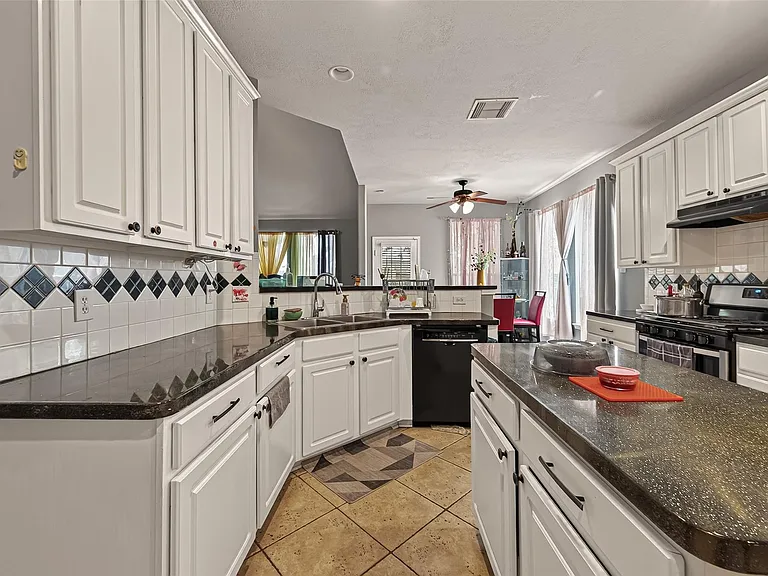 8910 Aberdeen Park Dr — Photo 18