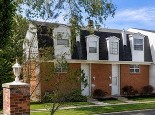 696 E Williamsburg Park Cir, Sandy, UT 84070