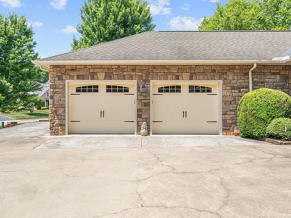 3rd image of 1475 Edgebrook Rd