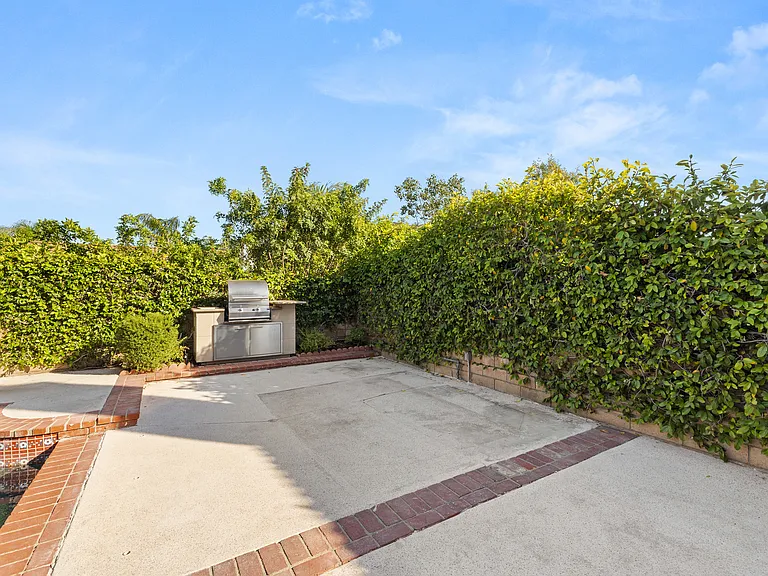 5442 Alfonso Dr — Photo 20
