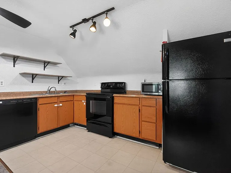 2101 E 16th Ave #3 — Photo 3