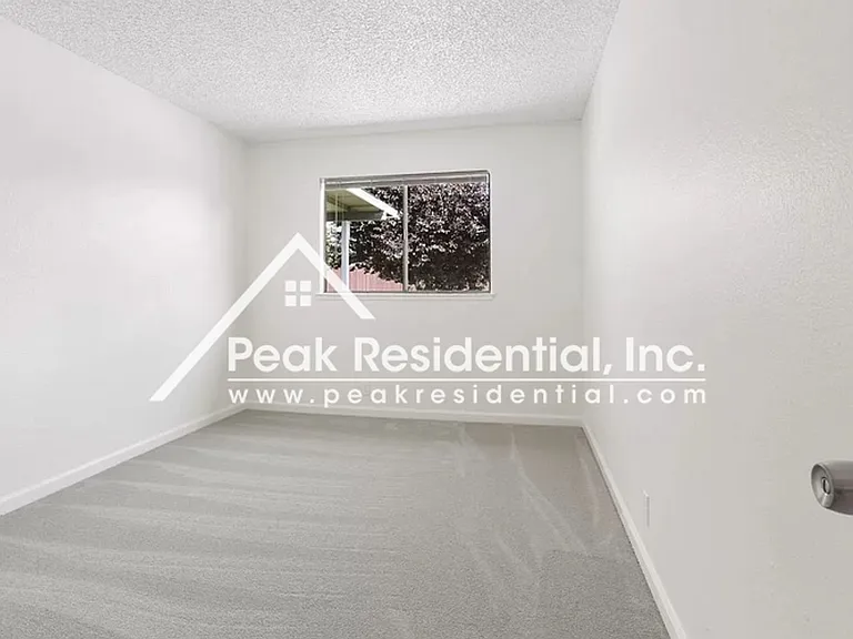 4154 Englewood St — Photo 9
