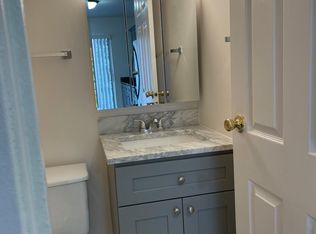 708 W Huntington Commons Rd, Mount Prospect, IL 60056