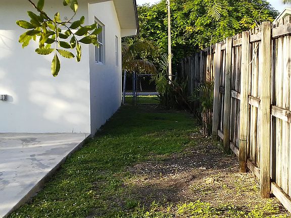 4th image of 9440 Montego Bay Dr