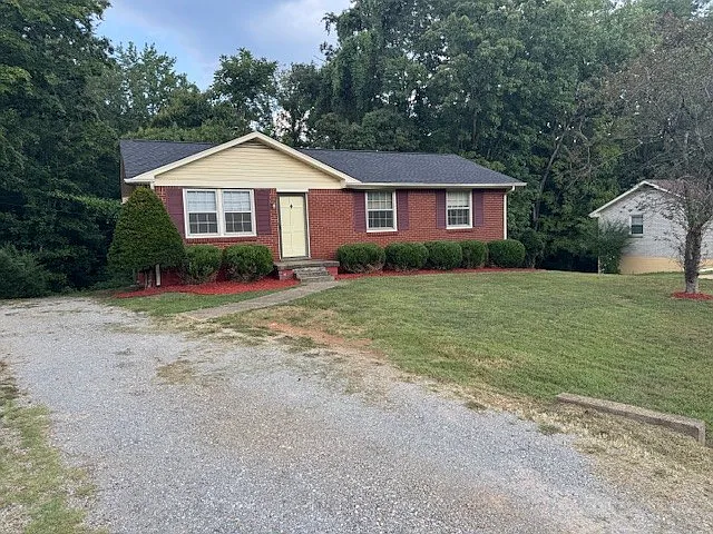Oriole Cir — Photo 2