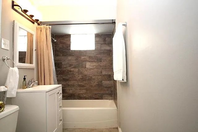 320 S Cass Ave — Photo 8