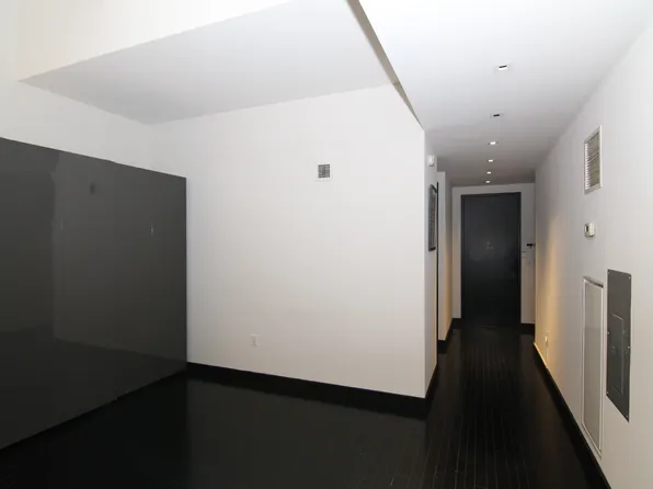 20 Pine Street image 1 of 13