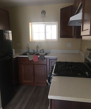 4th image of 481 Orchard St #2