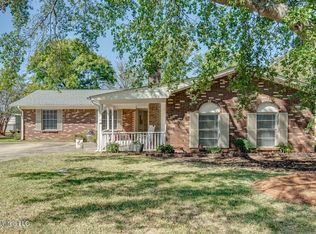 215 Cloverdale Pl, Pearl, MS 39208