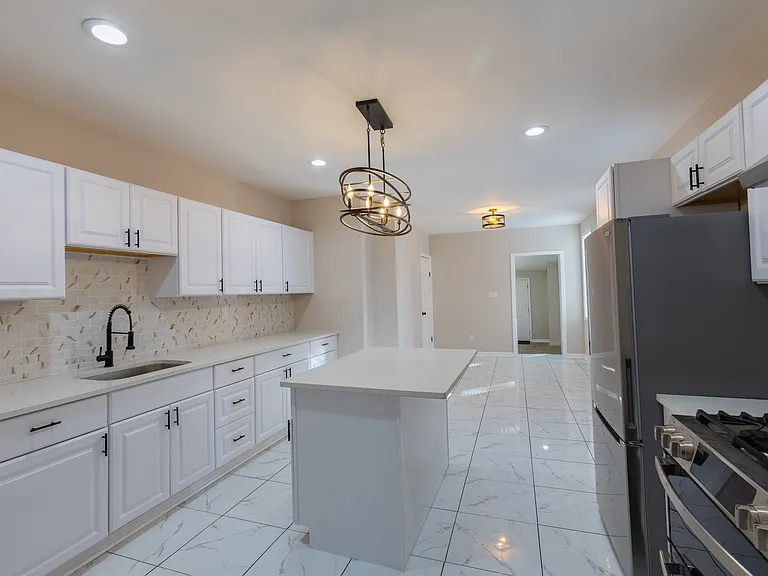 231 Jackson St — Photo 16