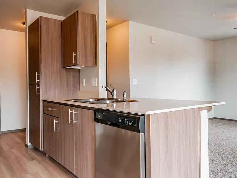 4 Corners Apartments — Photo 10