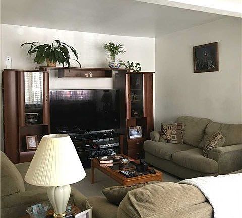 3rd image of 10532 87th St