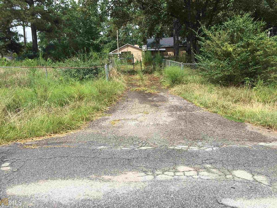 1st image of 12 Quail Hollow Dr