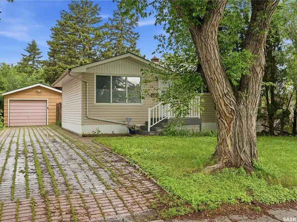 110 McCannel STREET, Regina, SK S4R 3V1
