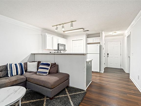 3rd image of 324 N Ross St APT 4A