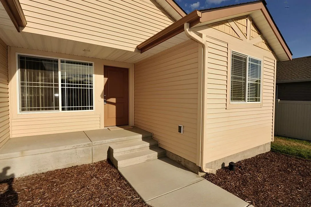 3 bed, 1151 sqft, $1,925 — Photo 2