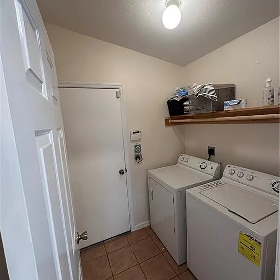 824 Greenleaf Cir — Photo 9