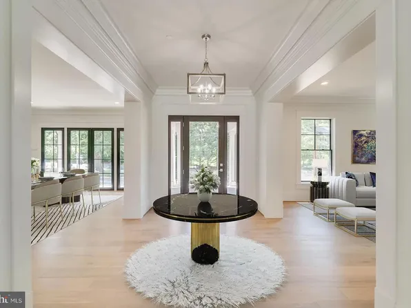 6925 Armat Dr, Bethesda, MD 20817