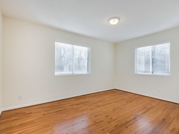 4th image of 4006 Oak St APT 6