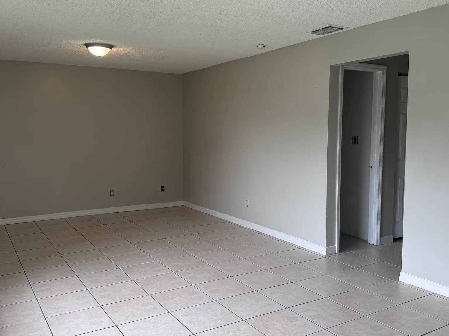 2 bed, 900 sqft, $1,500 — Photo 4
