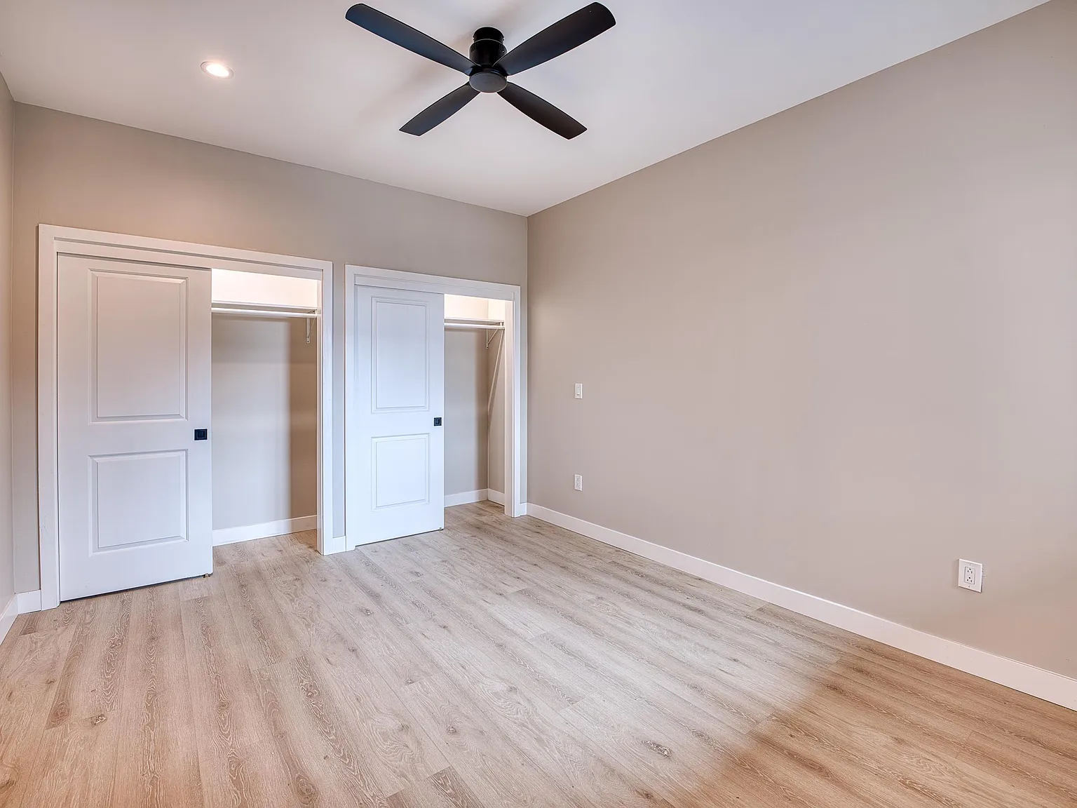 2 bed, 1010 sqft, $3,825 — Photo 2