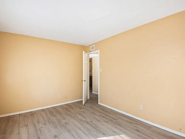 6600 Brookhaven Ct — Photo 18