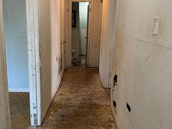 4th image of 503 E Ridgewood Dr