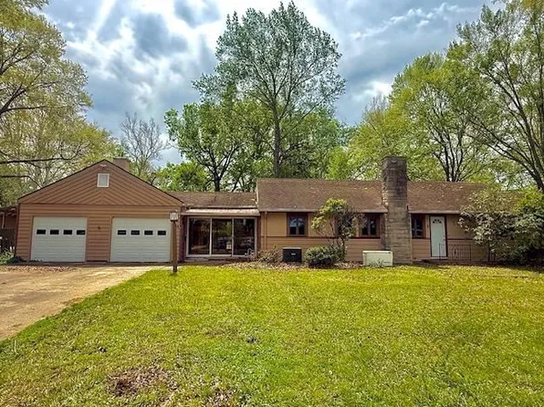 204 E Parkway Dr, Cambridge City, IN 47327