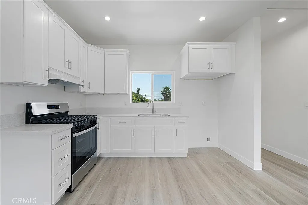 Building Photo - 2425 S Myrtle Ave #A