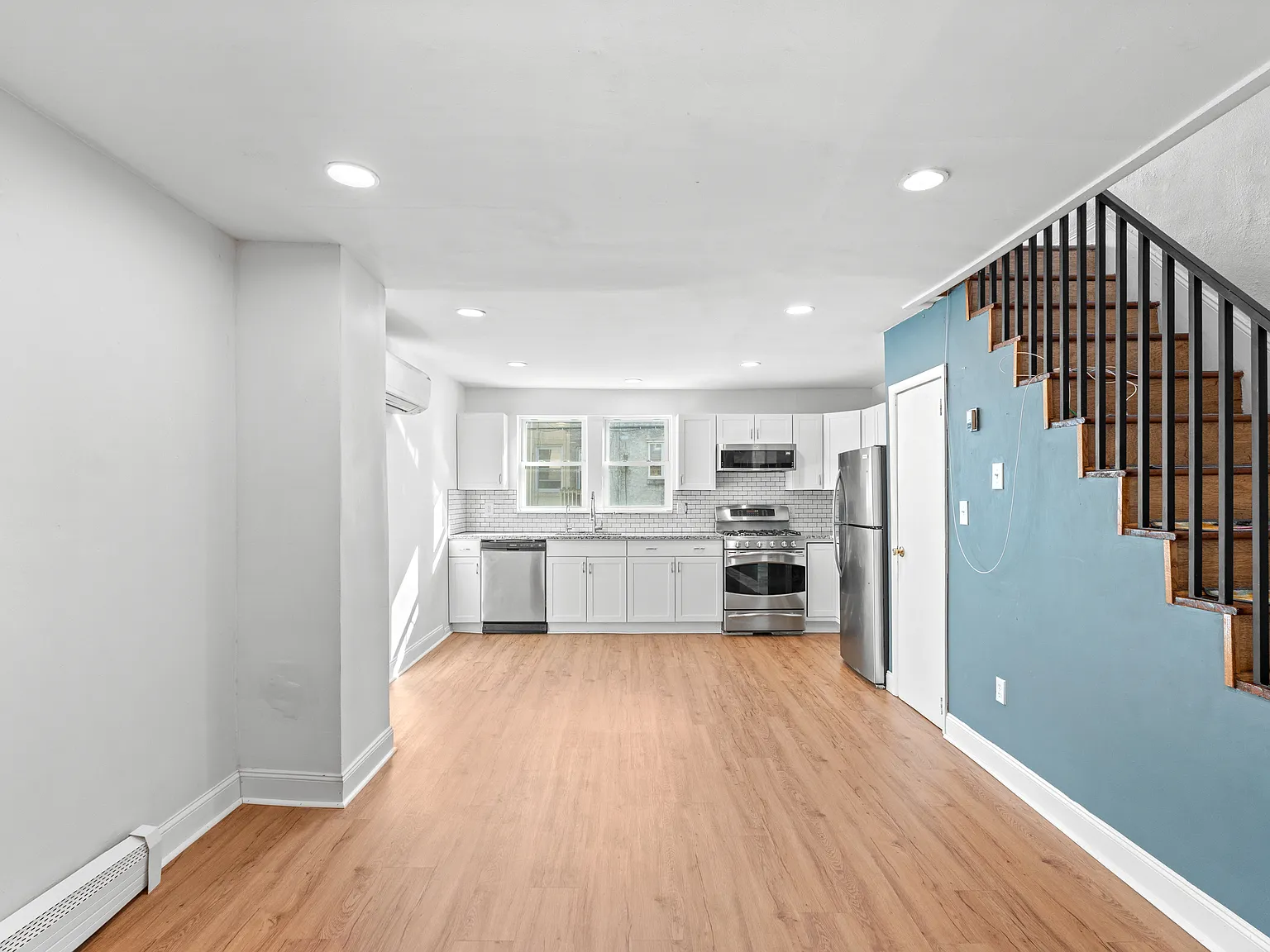 2 bed, 1024 sqft, $1,600 — Photo 3