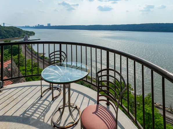 2521 Palisade Avenue image 6 of 25