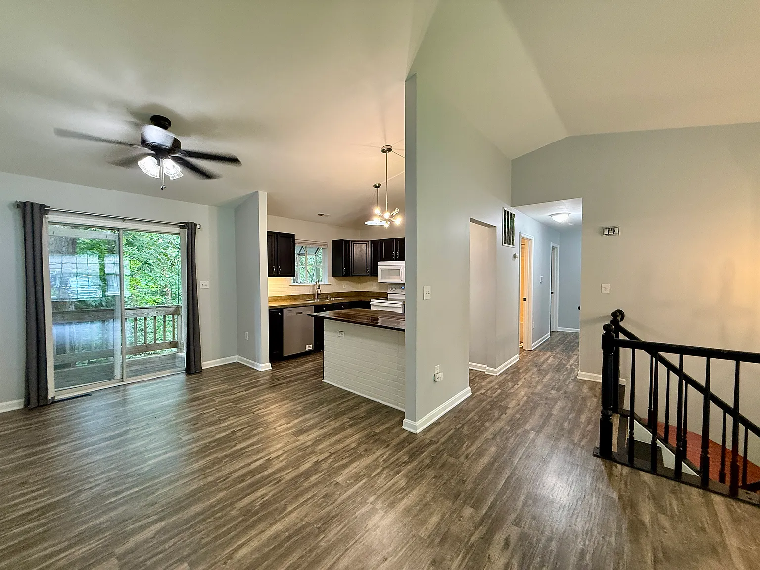 4 bed, 1588 sqft, $2,450 — Photo 2