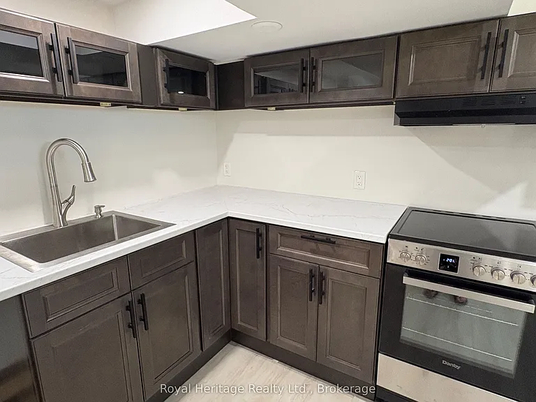 499 Braidwood Ave #BASEMENT — Photo 2
