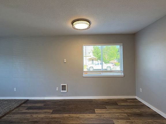 4th image of 1320 Belmont Ave