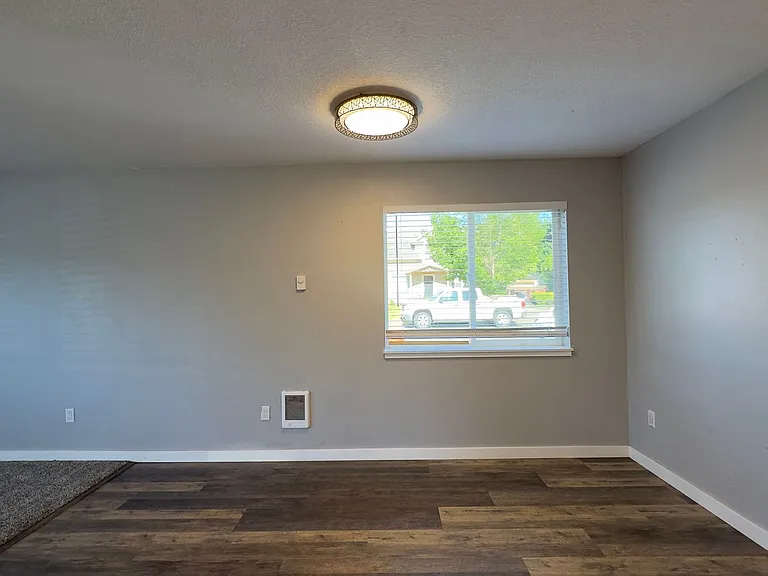 1320 Belmont Ave — Photo 4