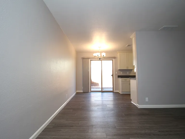 215 Loma Verde Dr — Photo 6