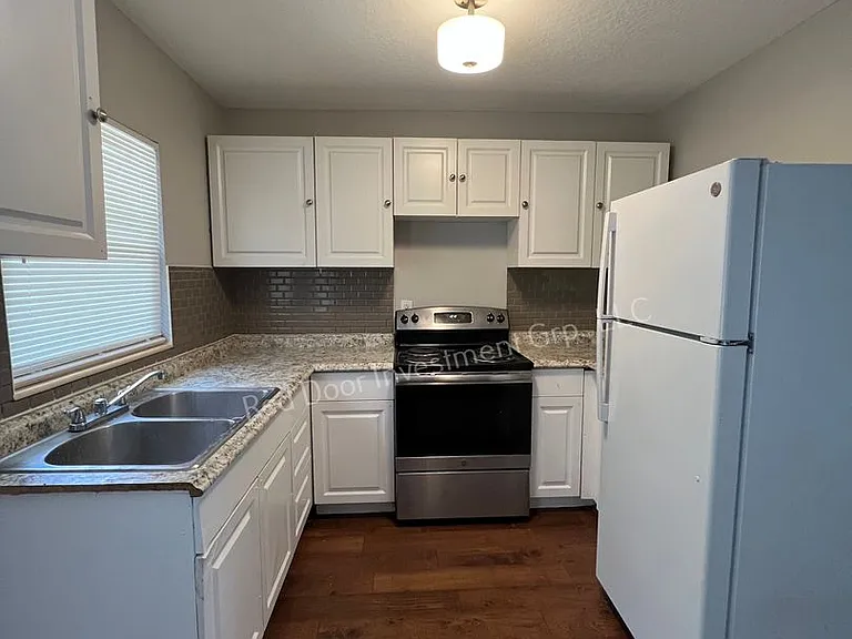 **August Move In Specials Riverside Apartments - Minutes to the River - Studio's, 1 Bedrooms, 2 B... — Photo 61
