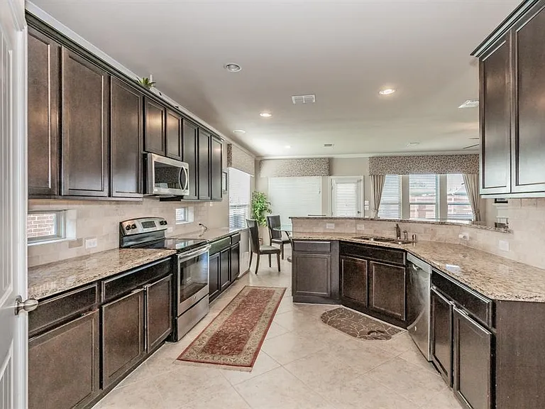 11621 Parade Dr — Photo 9