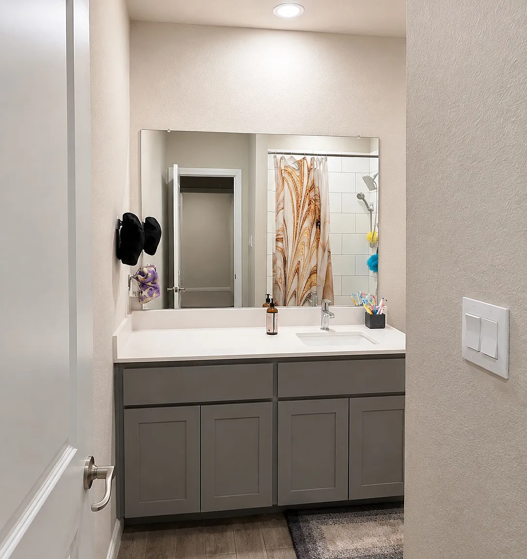 4 bed, 1836 sqft, $2,400 — Photo 2