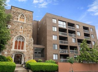 321 Harvard St APT 302, Cambridge, MA 02139