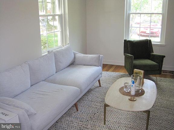 3rd image of 2951 S Columbus St