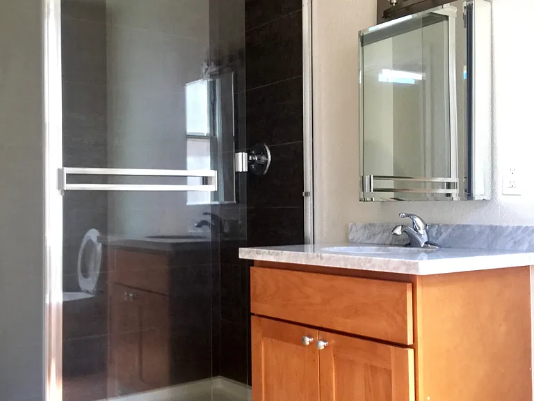 Oasis Apartments — Photo 4